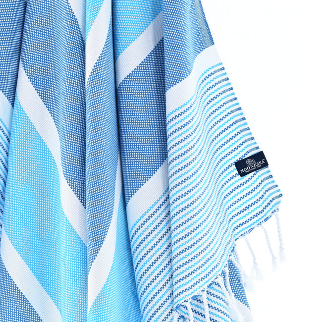 Turkish Towel, Beach Bath Towel, Moonessa Gold Coast Series, Handwoven, Combed Natural Cotton, 420g, Ocean Blues, hanging close-up
